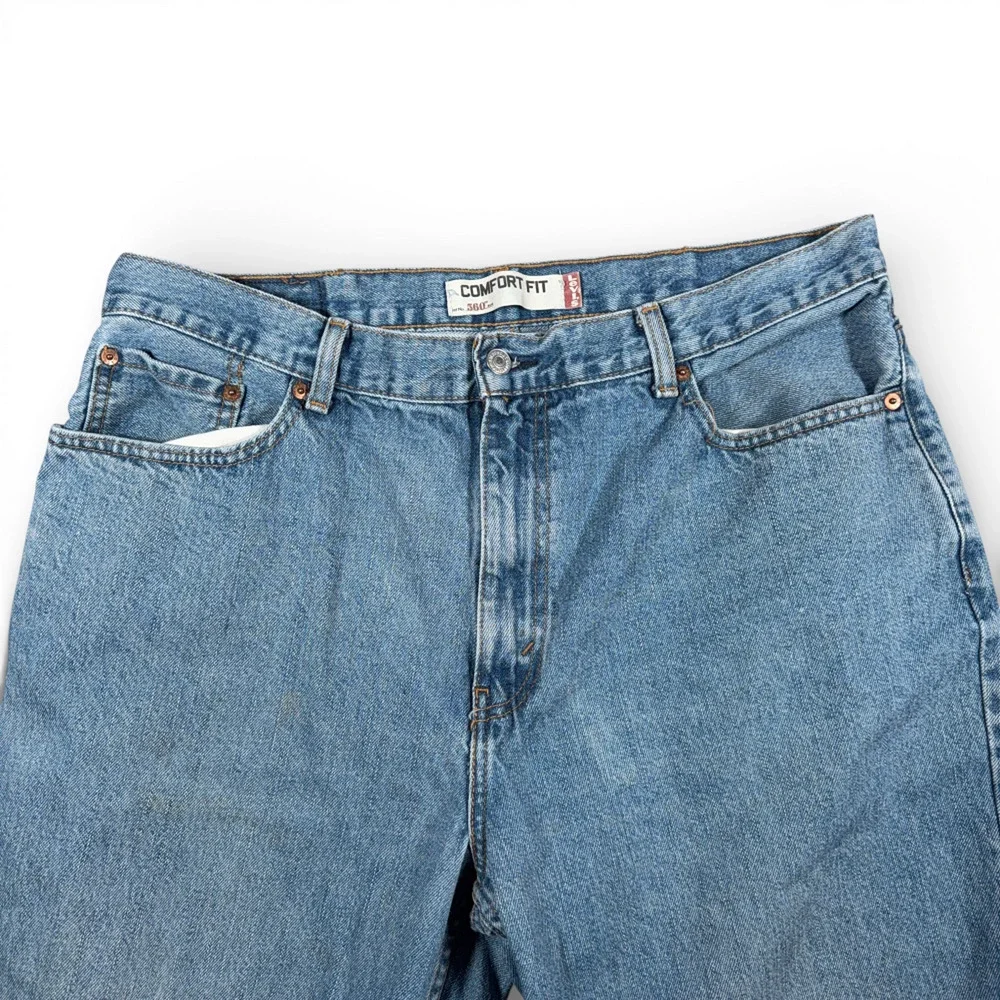 Vintage Levis Jeans Mens 38x32 Blue 560 Comfort Fit Light Wash Tapered Y2K